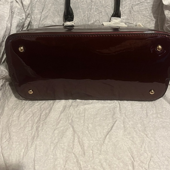 New With Tags Elegant Burgundy Patent Leather Handbag - Picture 4 of 8